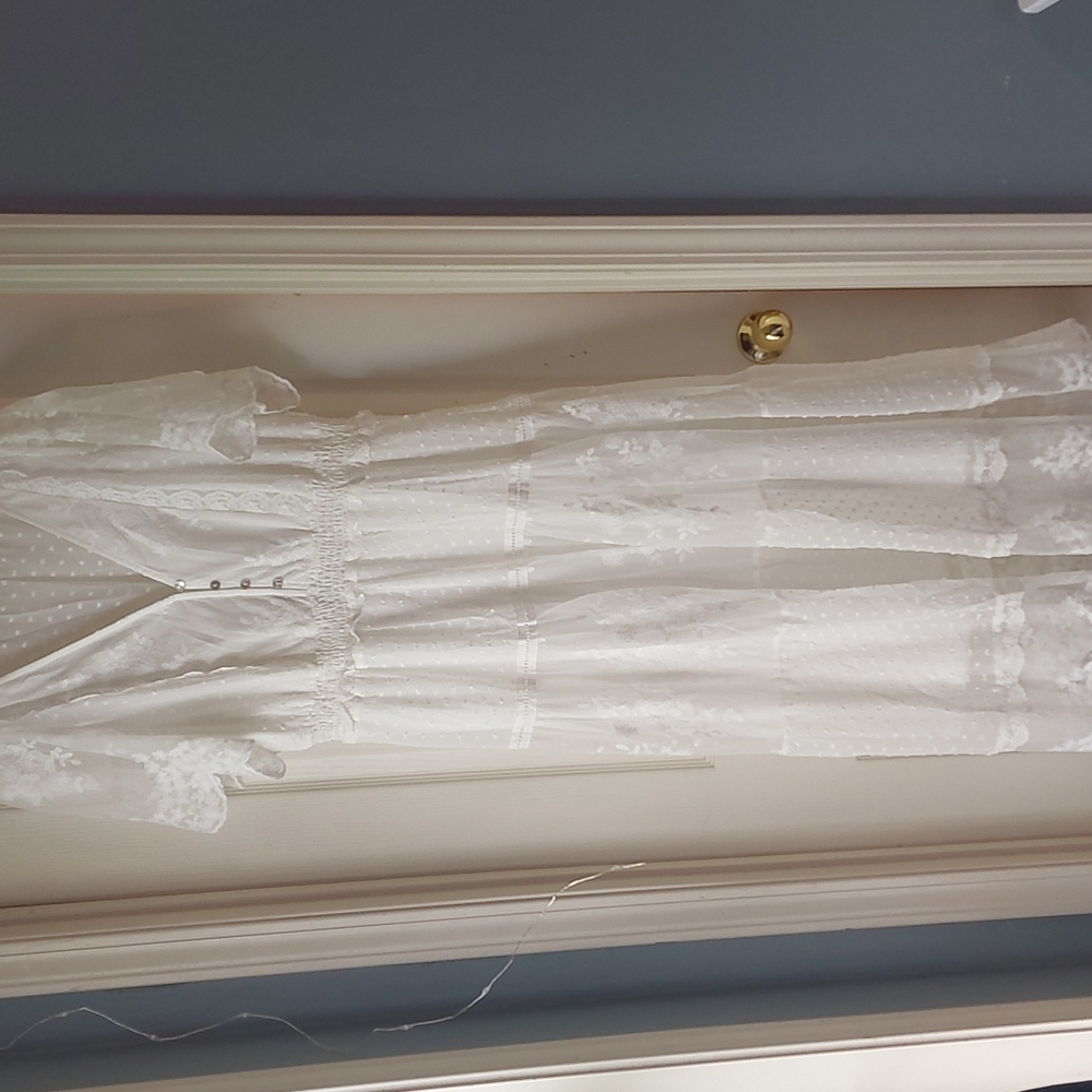 Gorgeous ivory maxi dress